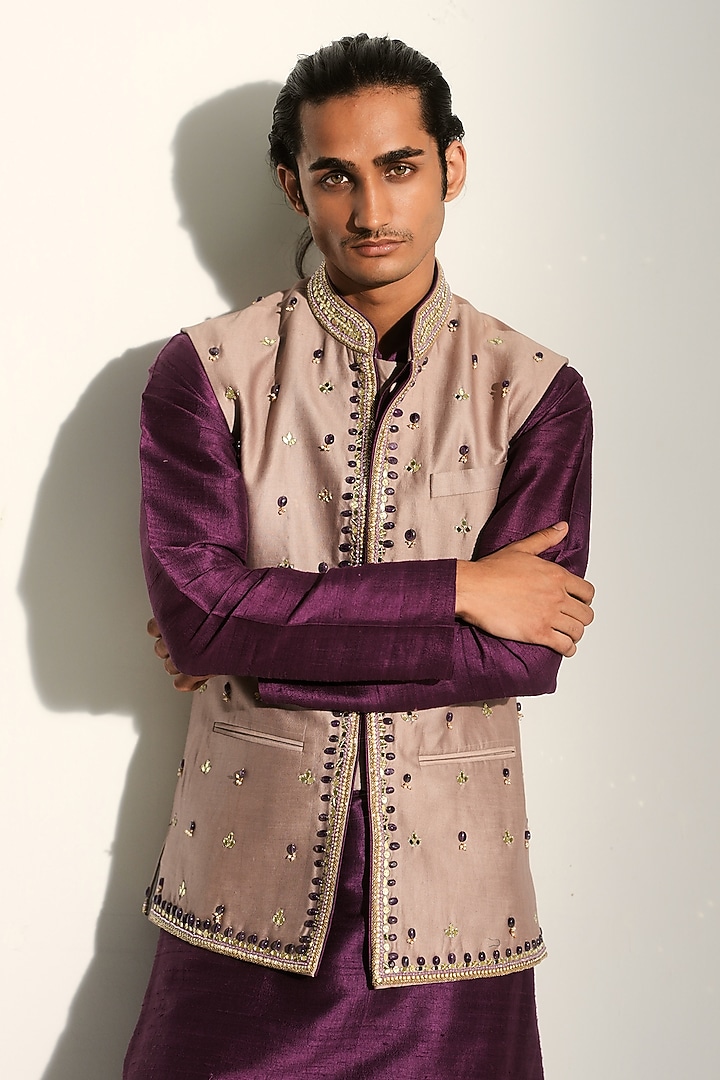 Platinum-Colored Linen Satin Hand Embroidered Bundi Jacket Set by Mahima Mahajan Men at Pernia's Pop Up Shop