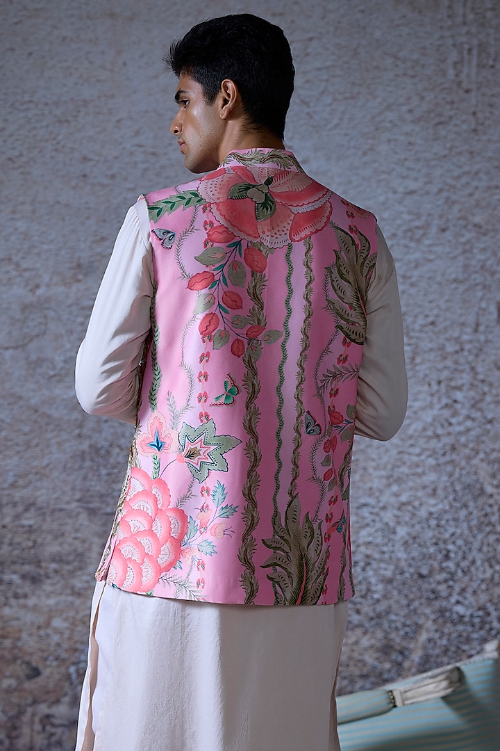 Blush Pink Silk Chanderi Embroidered Bundi Jacket Set by Mahima Mahajan Men at Pernia's Pop Up Shop