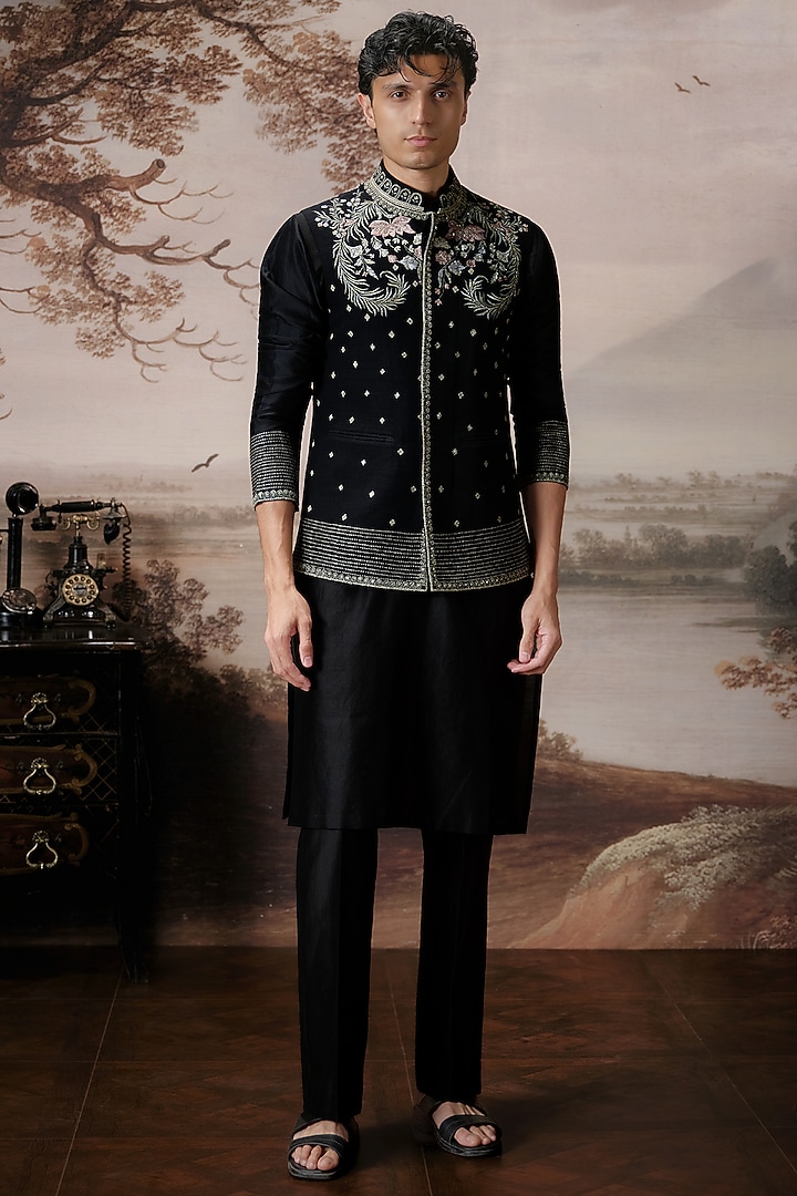 Black Matka Silk Bundi Jacket Set by Mahima Mahajan Men at Pernia's Pop Up Shop