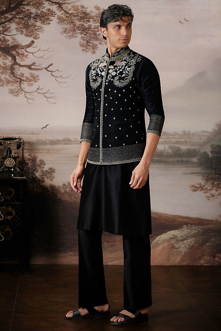Black Matka Silk Bundi Jacket Set by Mahima Mahajan Men at Pernia's Pop Up Shop