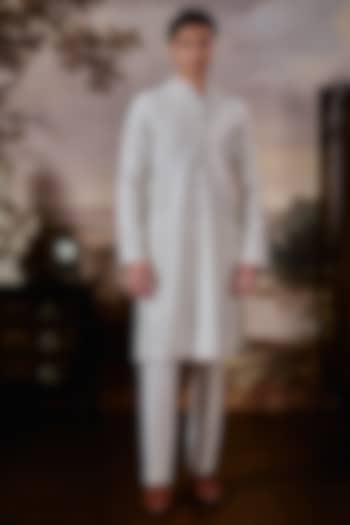 Ivory Chanderi Embroidered Kurta Set by Mahima Mahajan Men at Pernia's Pop Up Shop