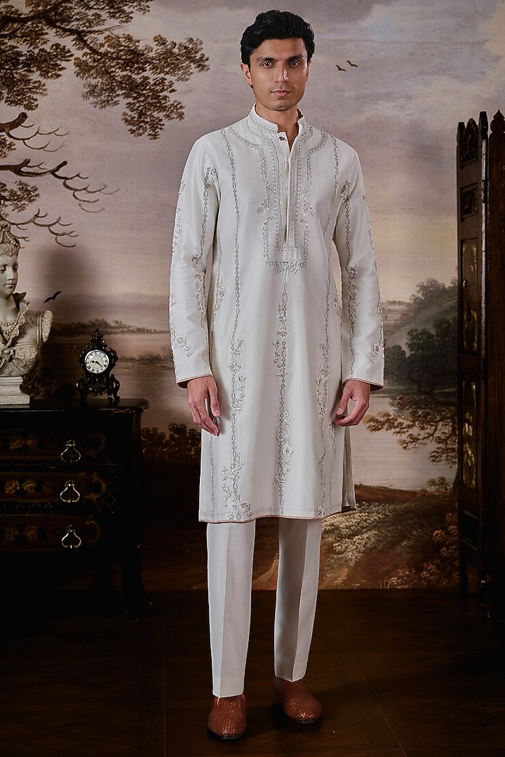 Ivory Chanderi Embroidered Kurta Set by Mahima Mahajan Men at Pernia's Pop Up Shop