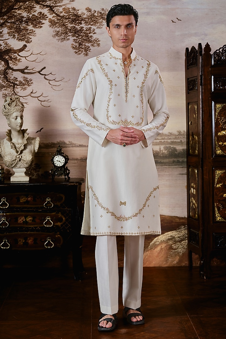 Ivory Chanderi Embroidered Kurta Set by Mahima Mahajan Men at Pernia's Pop Up Shop