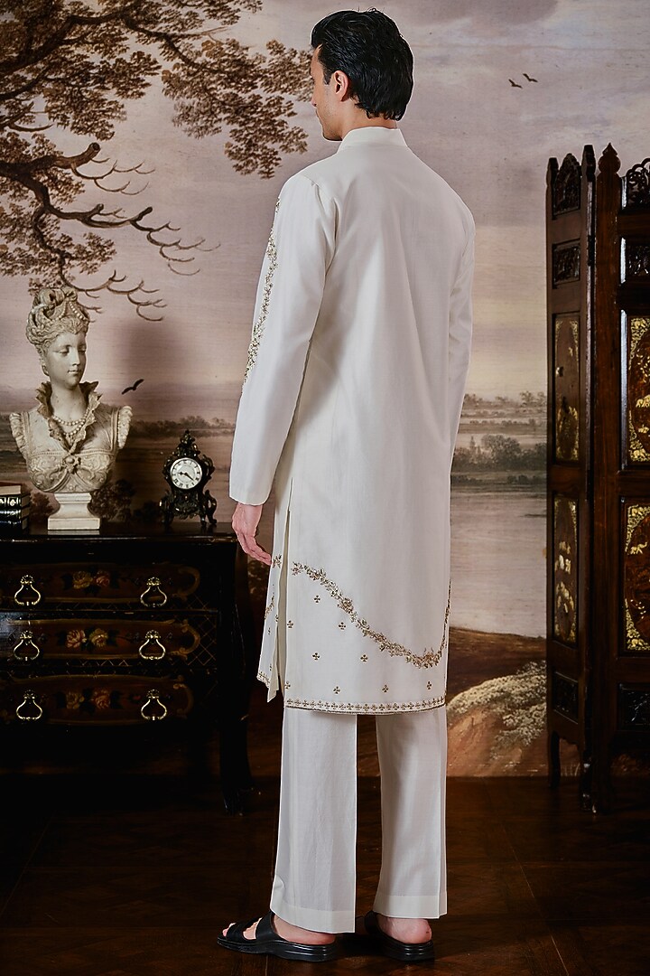 Ivory Chanderi Embroidered Kurta Set by Mahima Mahajan Men at Pernia's Pop Up Shop