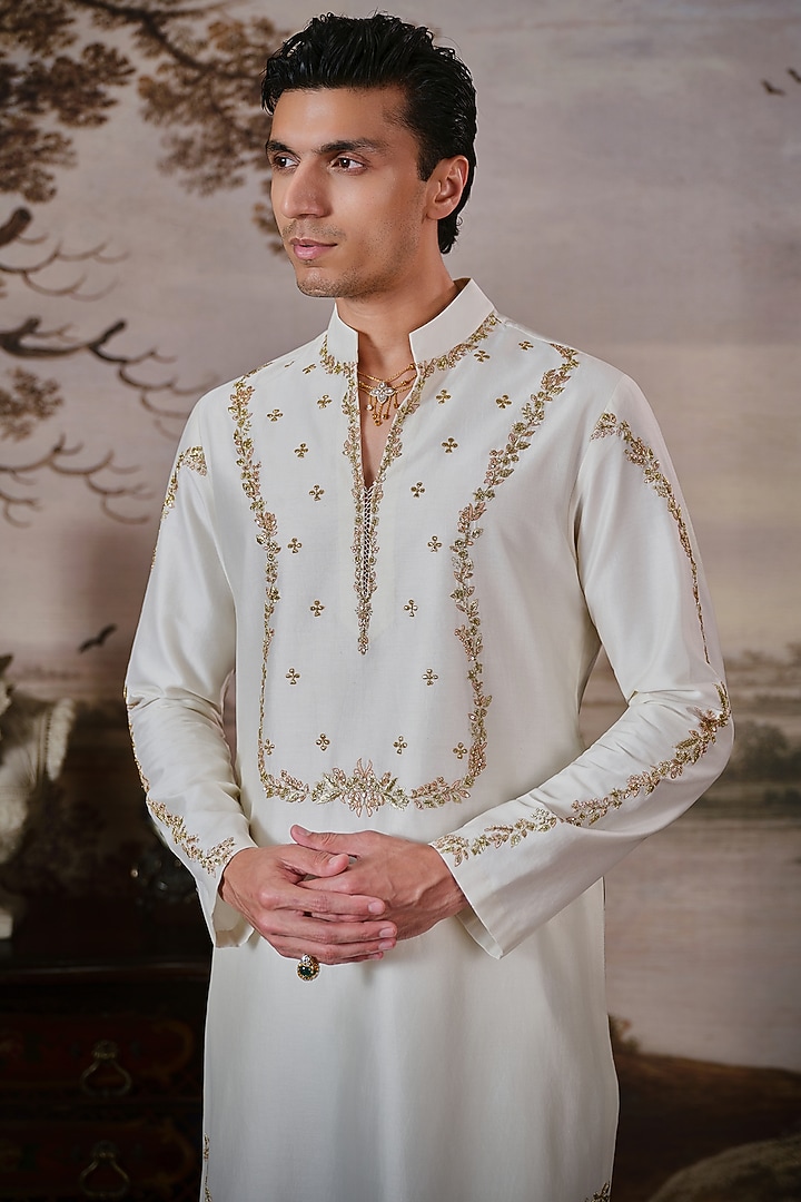 Ivory Chanderi Embroidered Kurta Set by Mahima Mahajan Men at Pernia's Pop Up Shop