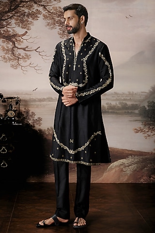 Black Chanderi Kurta Set by Mahima Mahajan Men