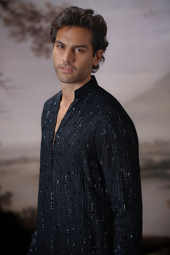 Black Chanderi Kurta Set by Mahima Mahajan Men at Pernia's Pop Up Shop