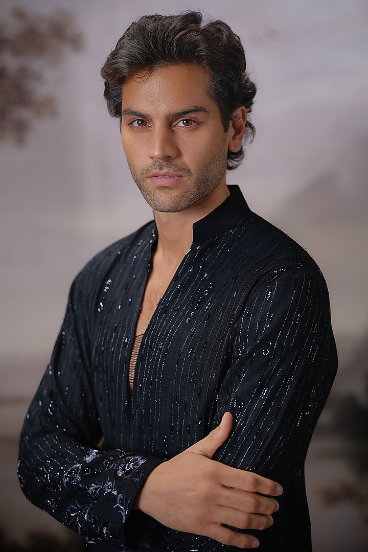 Black Chanderi Kurta Set by Mahima Mahajan Men at Pernia's Pop Up Shop