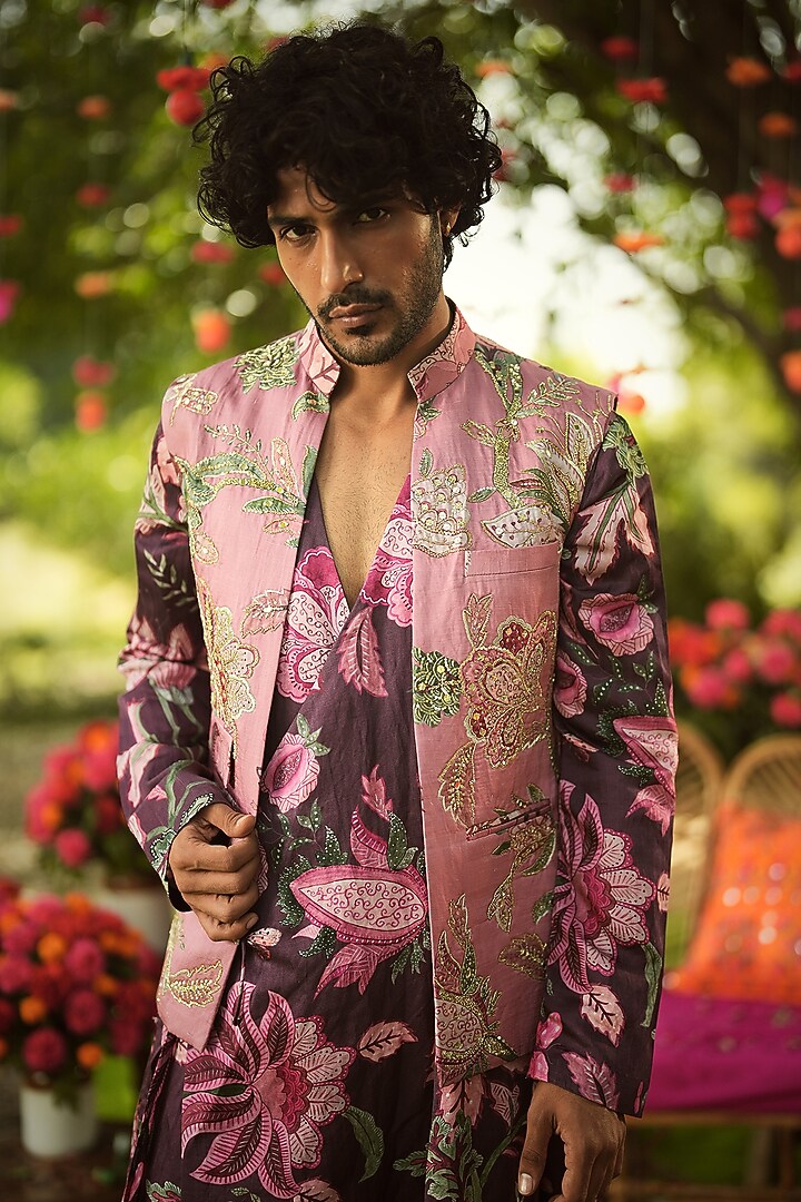 Warm Bubblegum Linen Satin Embroidered Bundi Jacket by Mahima Mahajan Men at Pernia's Pop Up Shop