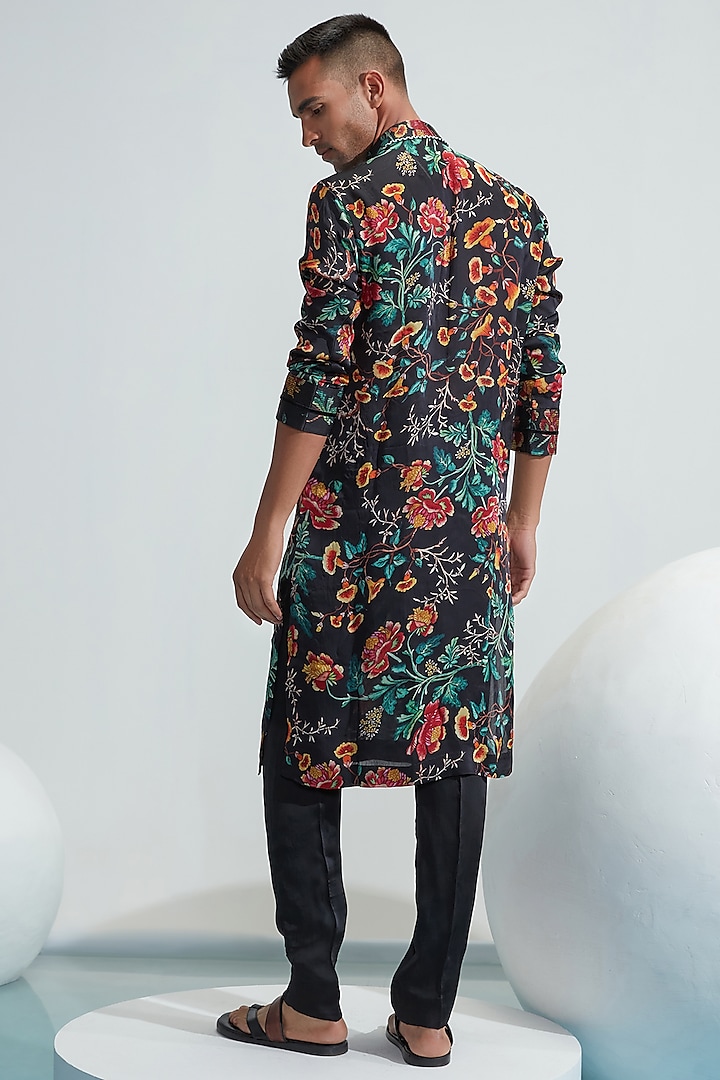 Black Printed Kurta Set by Mahima Mahajan Men at Pernia's Pop Up Shop