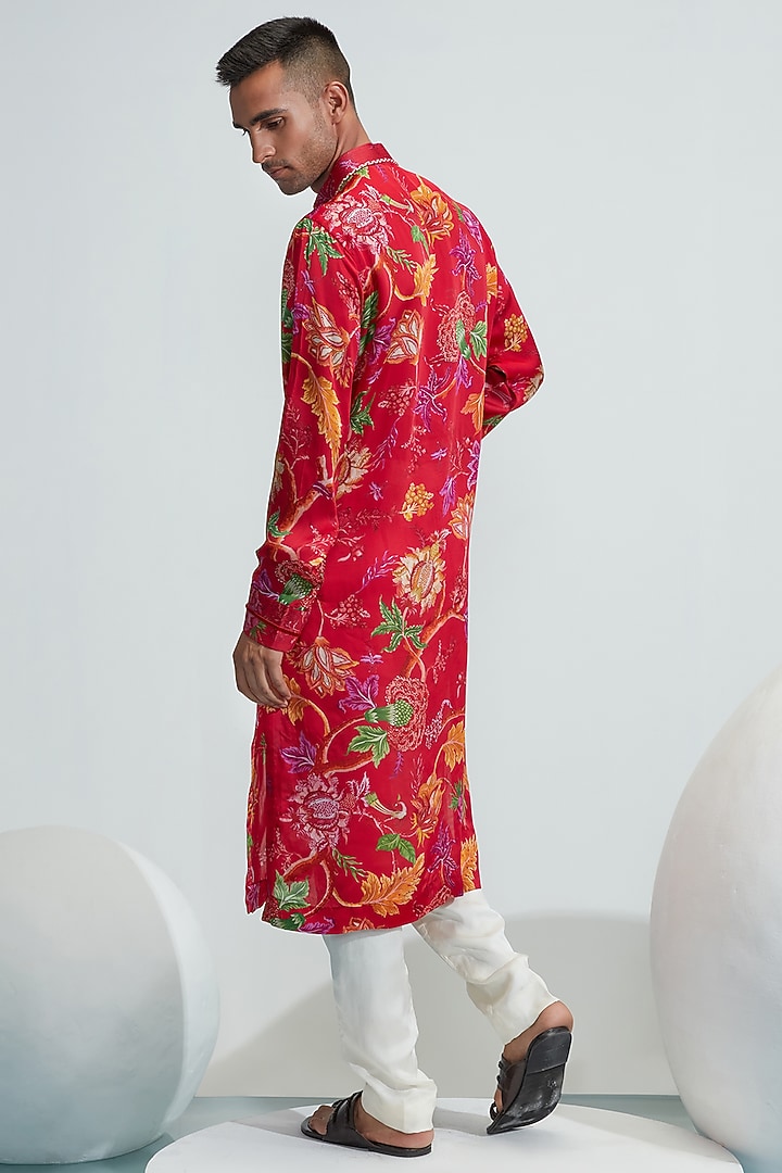 Red Printed Kurta Set by Mahima Mahajan Men at Pernia's Pop Up Shop