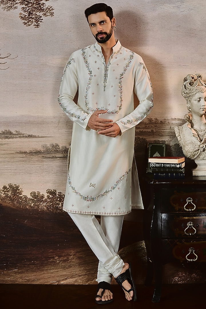 Ivory Chanderi Embroidered Kurta Set by Mahima Mahajan Men at Pernia's Pop Up Shop