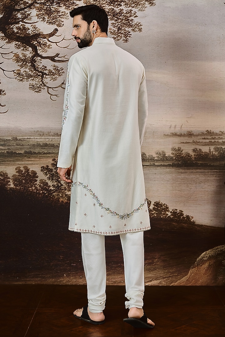 Ivory Chanderi Embroidered Kurta Set by Mahima Mahajan Men at Pernia's Pop Up Shop