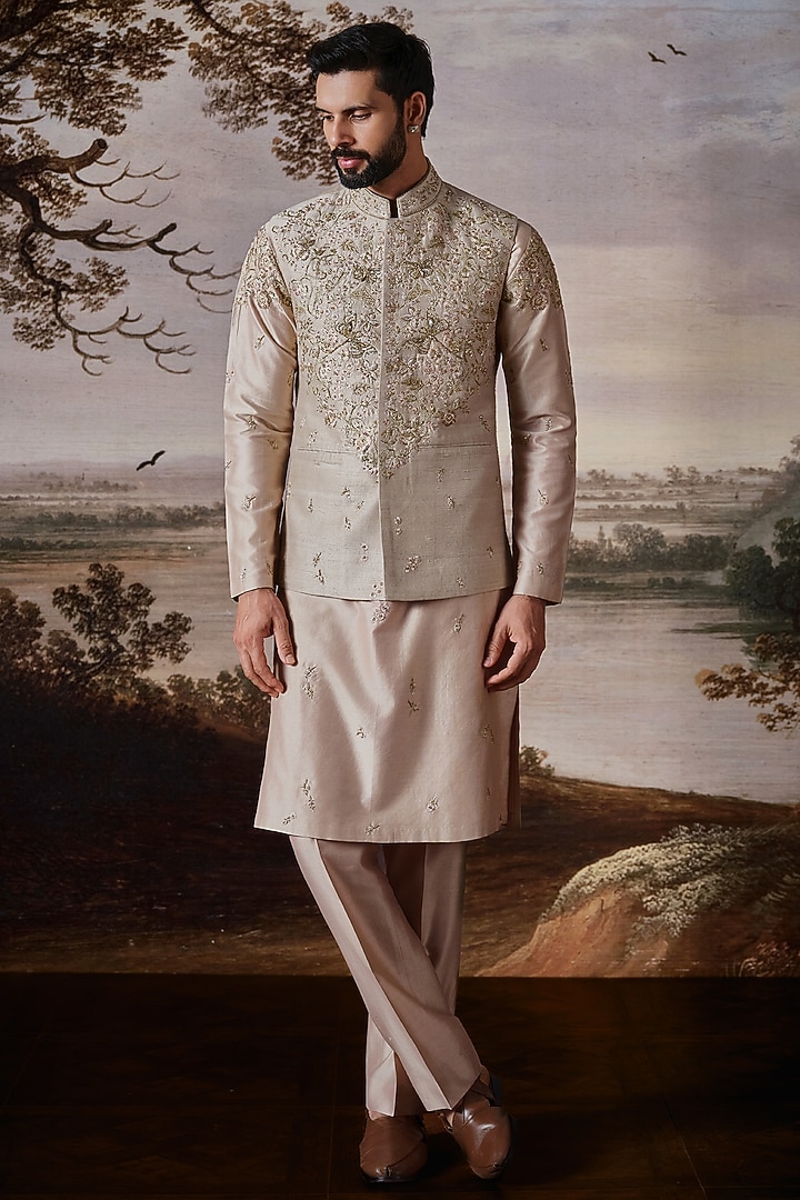 Beige Matka Silk Embroidered Bundi Jacket Set by Mahima Mahajan Men at Pernia's Pop Up Shop