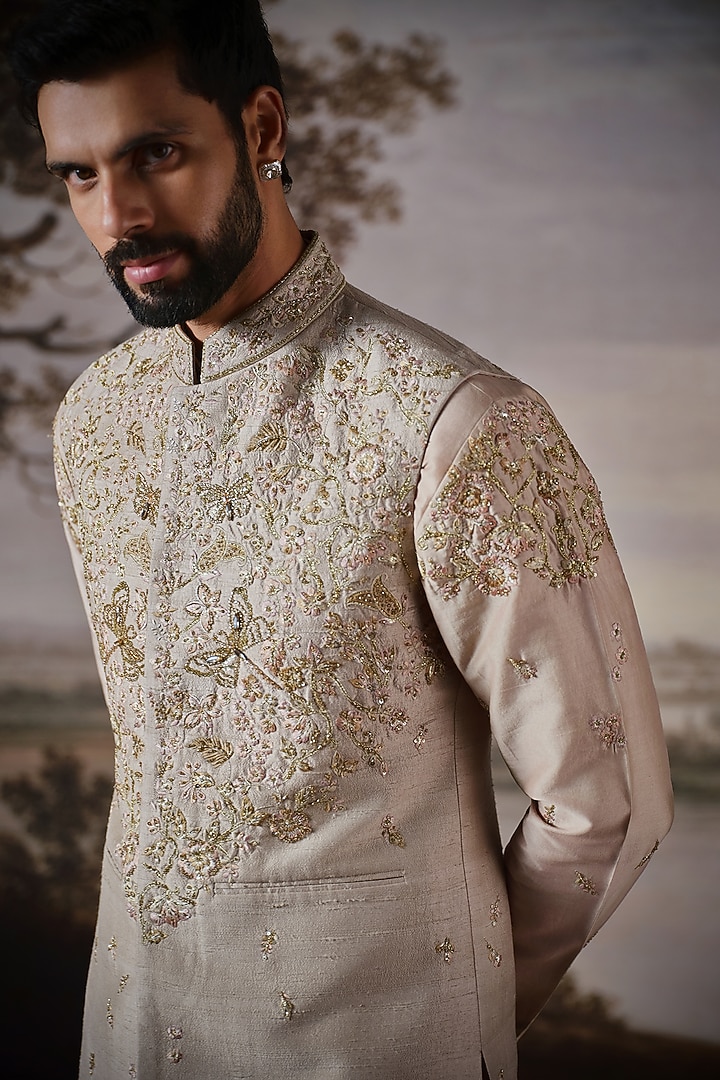 Beige Matka Silk Embroidered Bundi Jacket Set by Mahima Mahajan Men at Pernia's Pop Up Shop