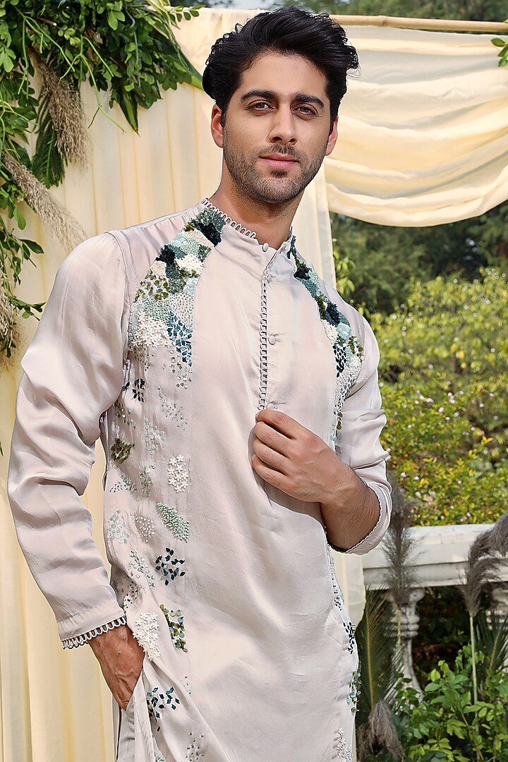Jade Embellished Kurta Set by Mahima Mahajan Men at Pernia's Pop Up Shop