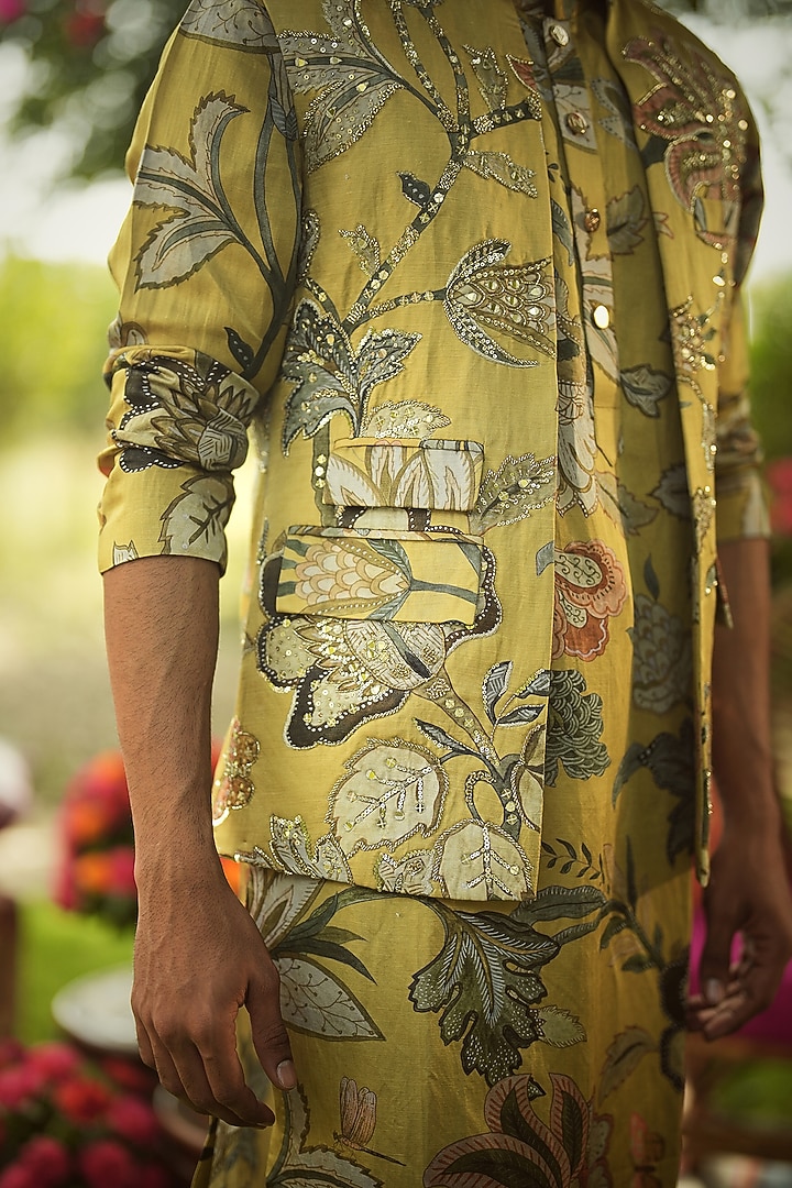 Old Gold Linen Satin Embroidered Bundi Jacket by Mahima Mahajan Men at Pernia's Pop Up Shop