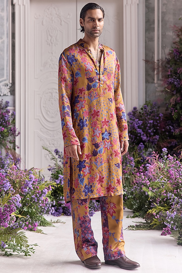Amber Yellow Linen Satin Printed Kurta Set by Mahima Mahajan Men at Pernia's Pop Up Shop
