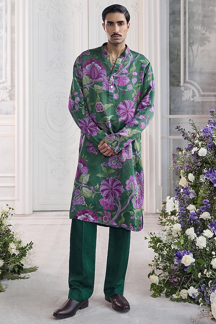 Forest Green Linen Satin Printed Kurta Set by Mahima Mahajan Men at Pernia's Pop Up Shop