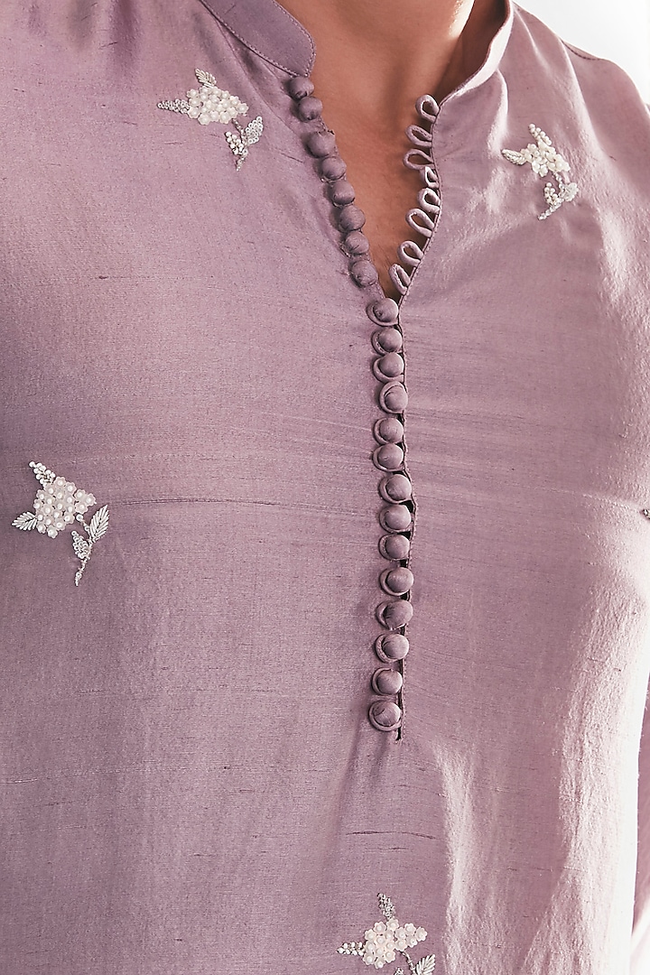 Lilac Embellished Kurta Set by Mahima Mahajan Men at Pernia's Pop Up Shop