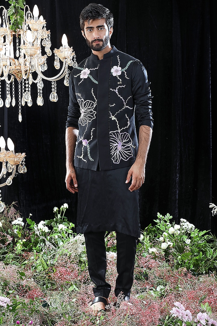Black Embroidered Bundi Jacket With Kurta Set by Mahima Mahajan Men