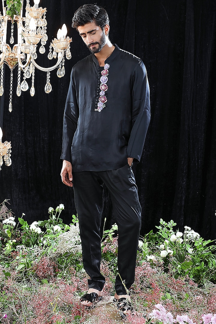 Black Embroidered Kurta Set by Mahima Mahajan Men