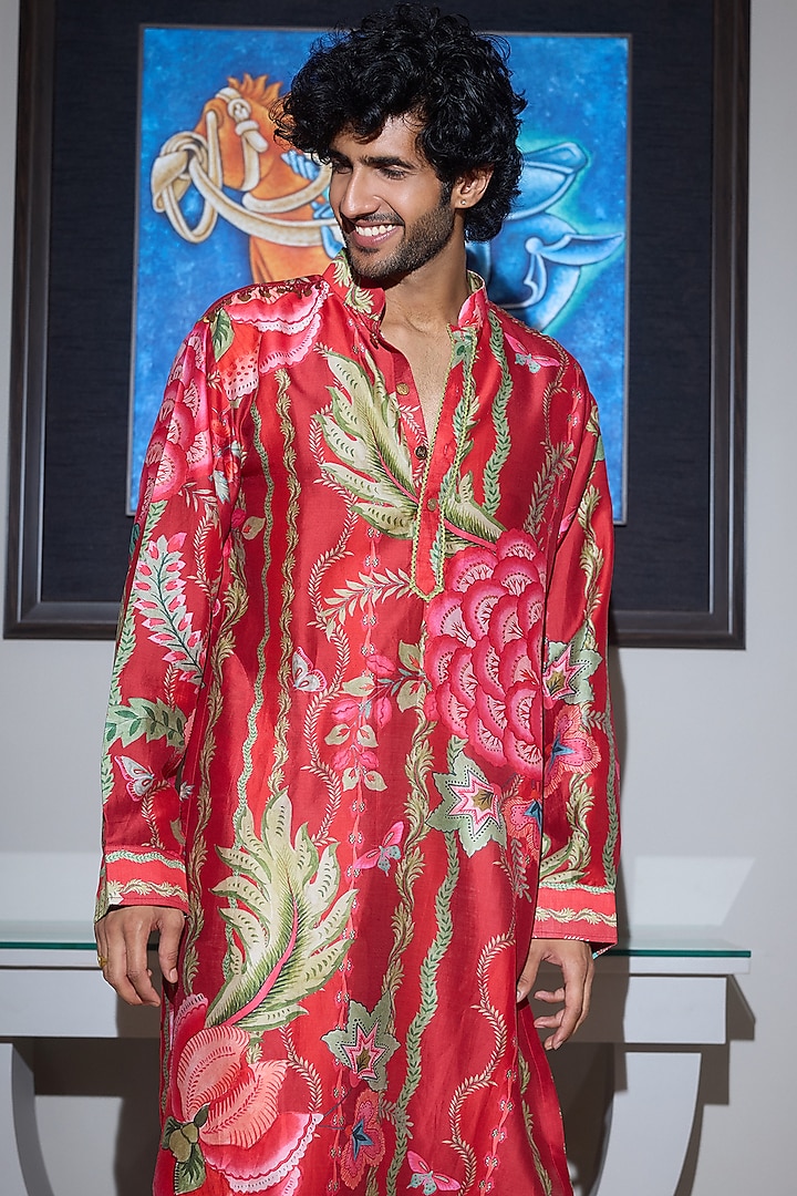 Red Glazed Cotton Embellished Kurta Set by Mahima Mahajan Men at Pernia's Pop Up Shop