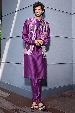 Grapevine Glazed Cotton & Chanderi Hand Embroidered Bundi Set by Mahima Mahajan Men