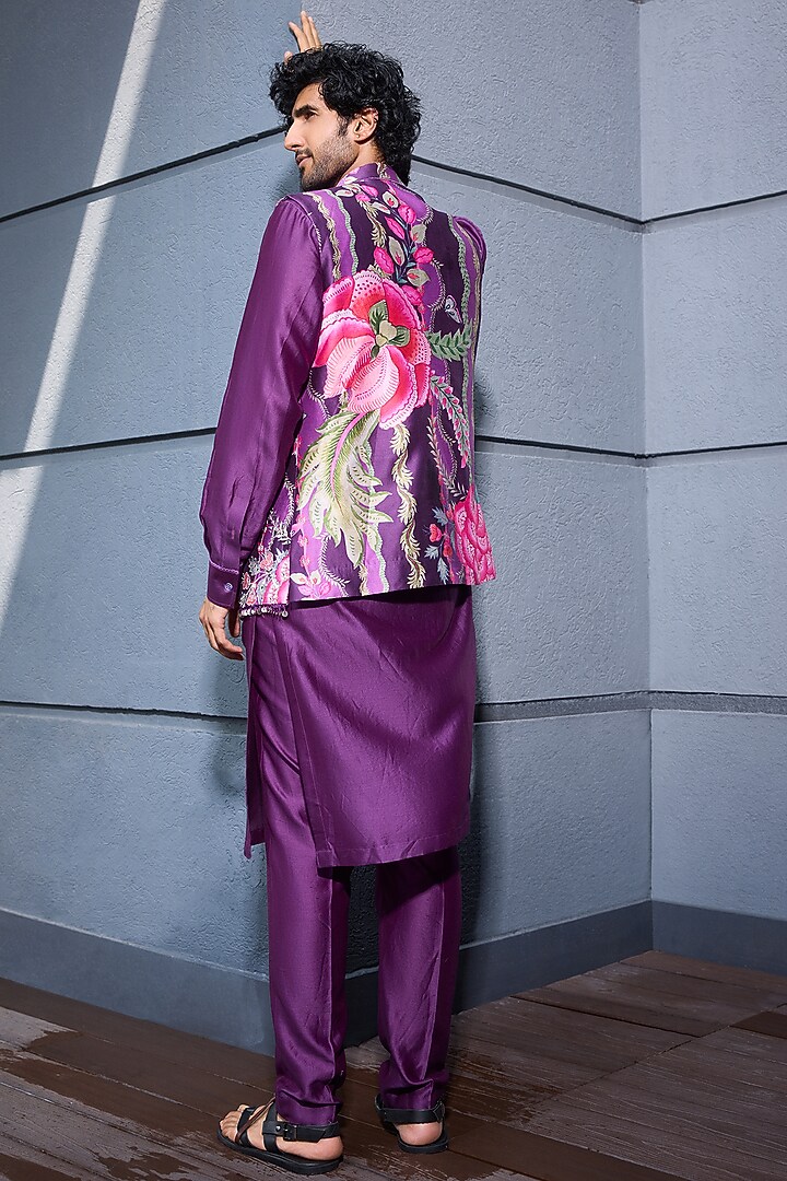 Grapevine Glazed Cotton & Chanderi Hand Embroidered Bundi Set by Mahima Mahajan Men at Pernia's Pop Up Shop