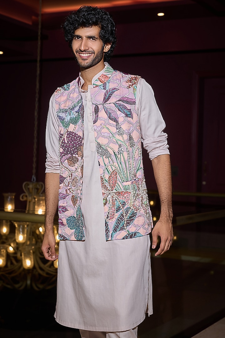 Carnation Glazed Cotton & Chanderi Hand Embroidered Bundi Set by Mahima Mahajan Men at Pernia's Pop Up Shop