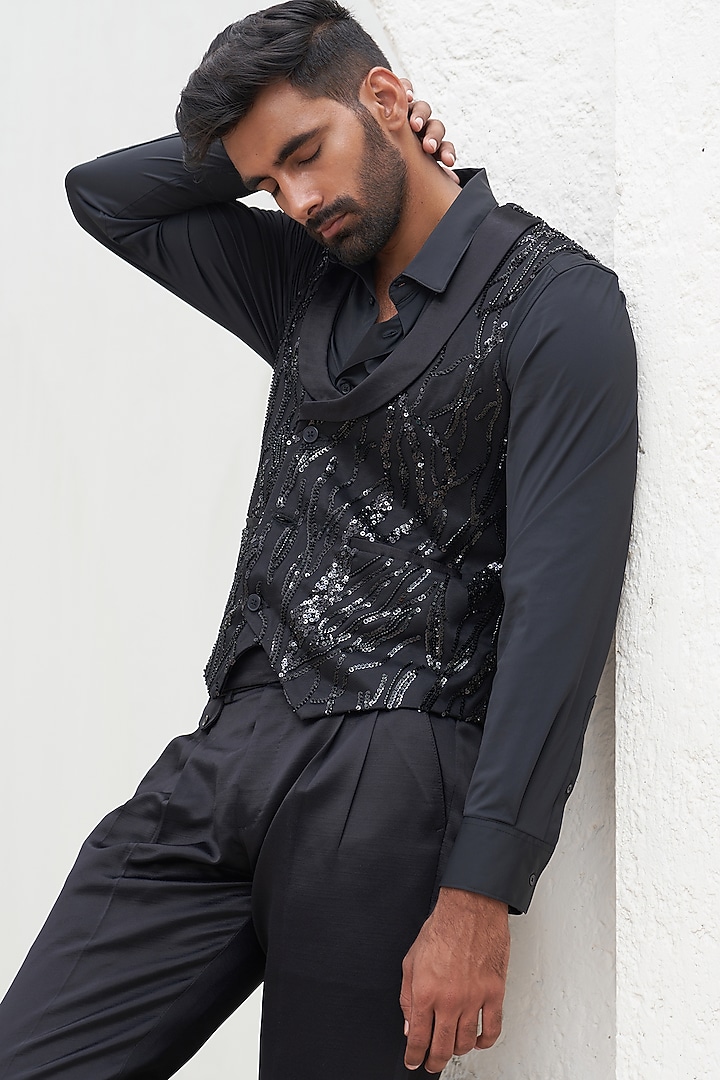 Black Net & Crepe Embroidered Waistcoat by Mahima Mahajan Men at Pernia's Pop Up Shop