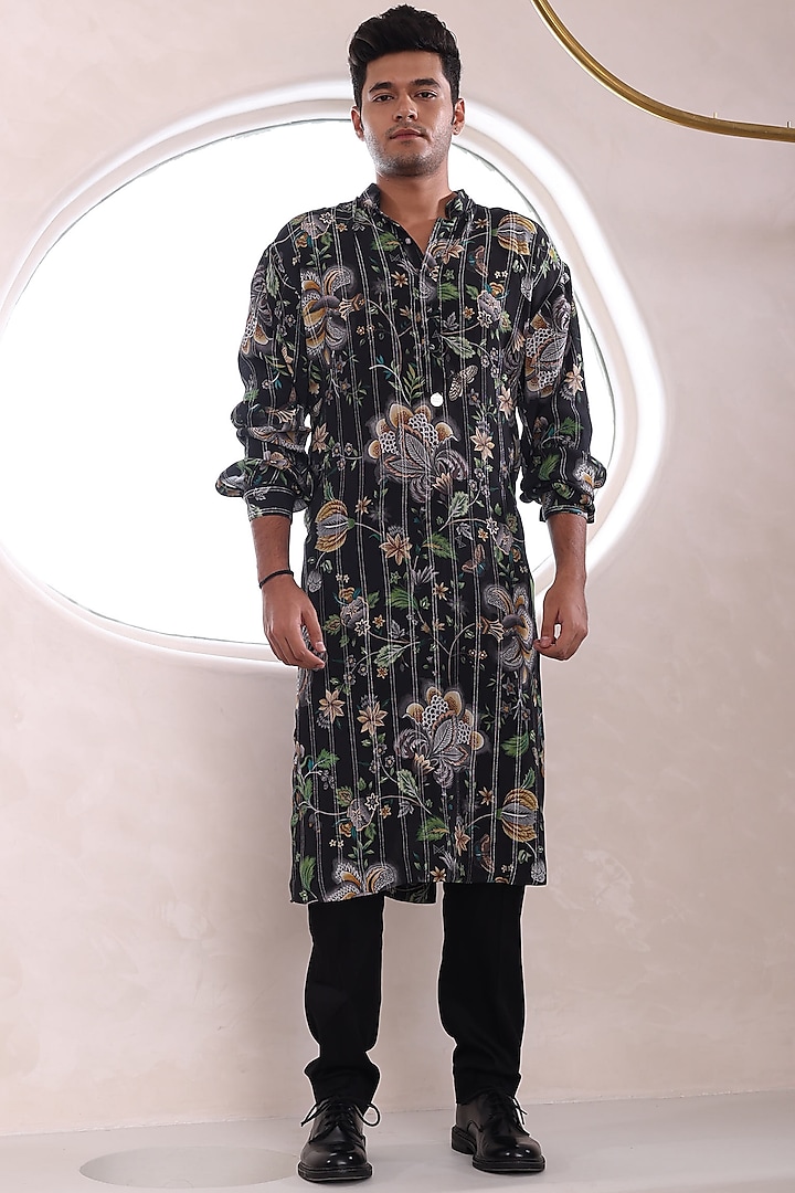 Black Moss Crepe & Glace Cotton Printed Kurta Set by Mahima Mahajan Men