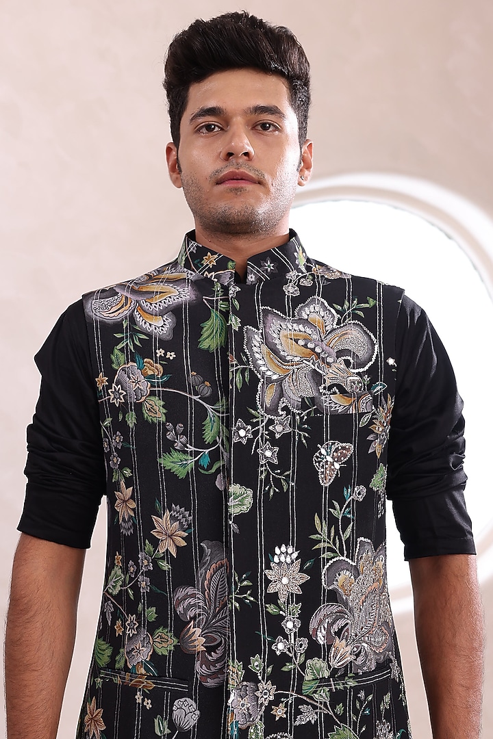 Black Glace Cotton & Moss Crepe Printed Bundi Jacket by Mahima Mahajan Men at Pernia's Pop Up Shop