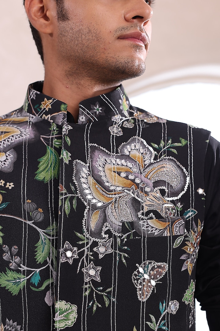 Black Glace Cotton & Moss Crepe Printed Bundi Jacket by Mahima Mahajan Men at Pernia's Pop Up Shop