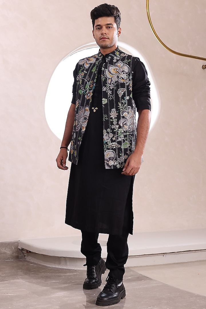 Black Glace Cotton & Moss Crepe Printed Bundi Jacket by Mahima Mahajan Men at Pernia's Pop Up Shop