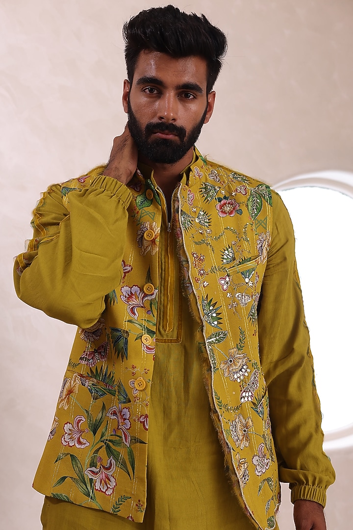 Yellow Moss Crepe Printed Bundi Jacket by Mahima Mahajan Men at Pernia's Pop Up Shop