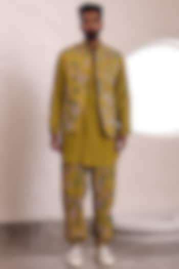 Yellow Moss Crepe Printed Bundi Jacket Set by Mahima Mahajan Men