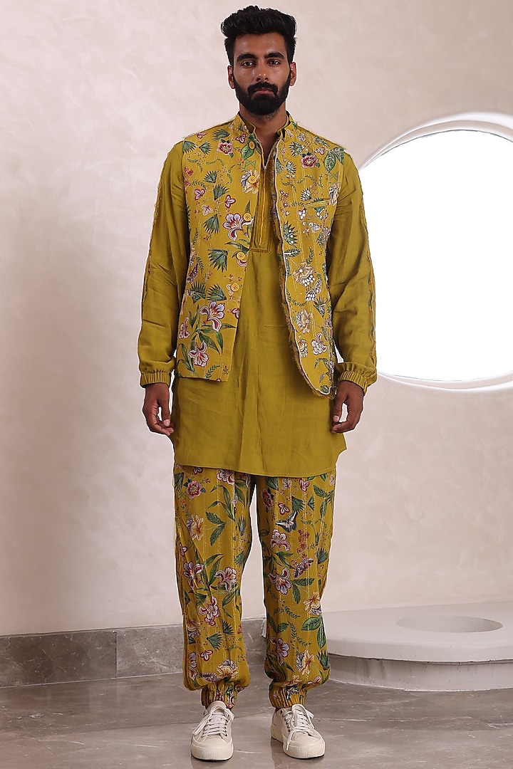 Yellow Moss Crepe Printed Bundi Jacket Set by Mahima Mahajan Men