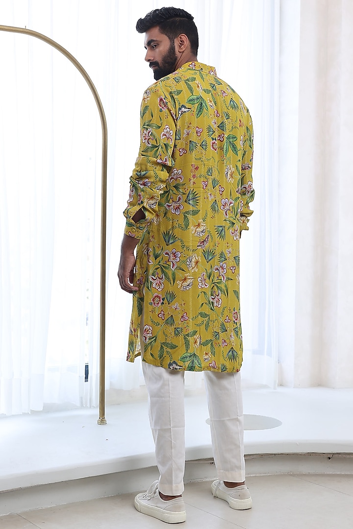 Yellow Moss Crepe & Glace Cotton Printed Kurta Set by Mahima Mahajan Men at Pernia's Pop Up Shop