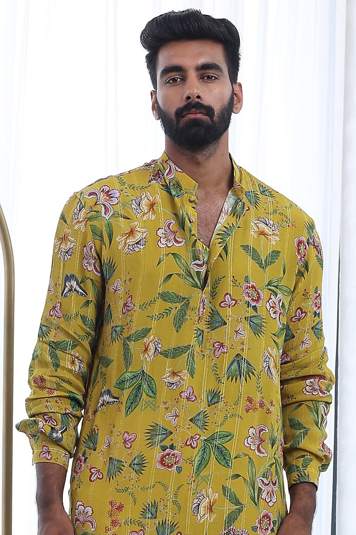 Yellow Moss Crepe & Glace Cotton Printed Kurta Set by Mahima Mahajan Men at Pernia's Pop Up Shop