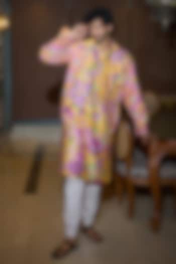 Yellow Glazed Cotton & Chander Printed Kurta Set by Mahima Mahajan Men