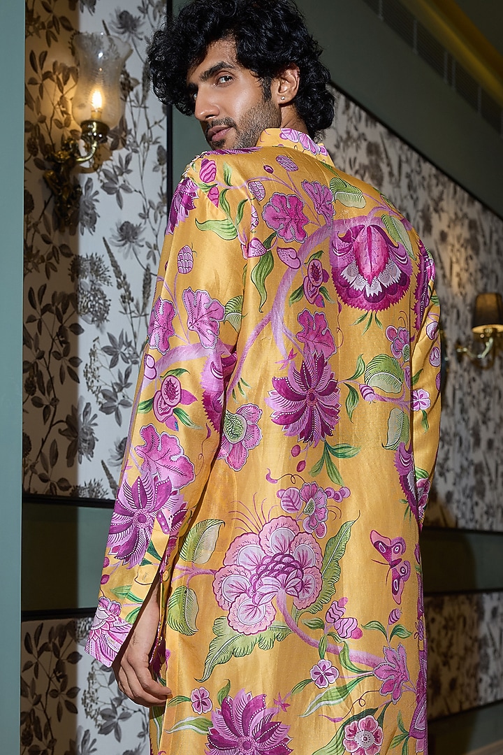 Yellow Glazed Cotton & Chander Printed Kurta Set by Mahima Mahajan Men at Pernia's Pop Up Shop
