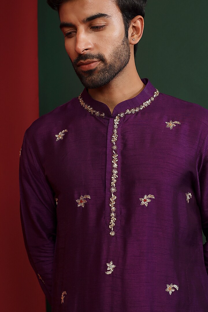 Grapevine Raw Silk Embroidered Kurta Set by Mahima Mahajan Men at Pernia's Pop Up Shop