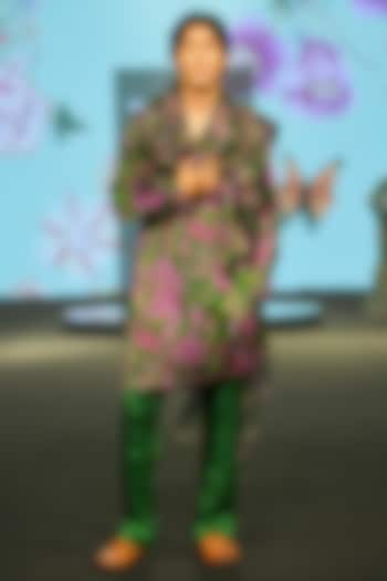 Forest Green Linen Satin Hand Embroidered Kurta Set by Mahima Mahajan Men at Pernia's Pop Up Shop