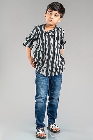 Black Cotton Ikat Printed Shirt For Boys by My Mini Trunk