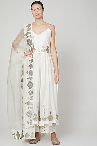 Ivory Embroidered Kurta Set by Mohammad Mazhar