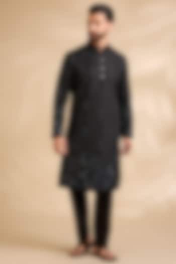 Black Chanderi Kurta Set by Mahima Mahajan Men at Pernia's Pop Up Shop
