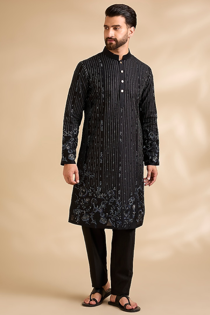 Black Chanderi Kurta Set by Mahima Mahajan Men at Pernia's Pop Up Shop