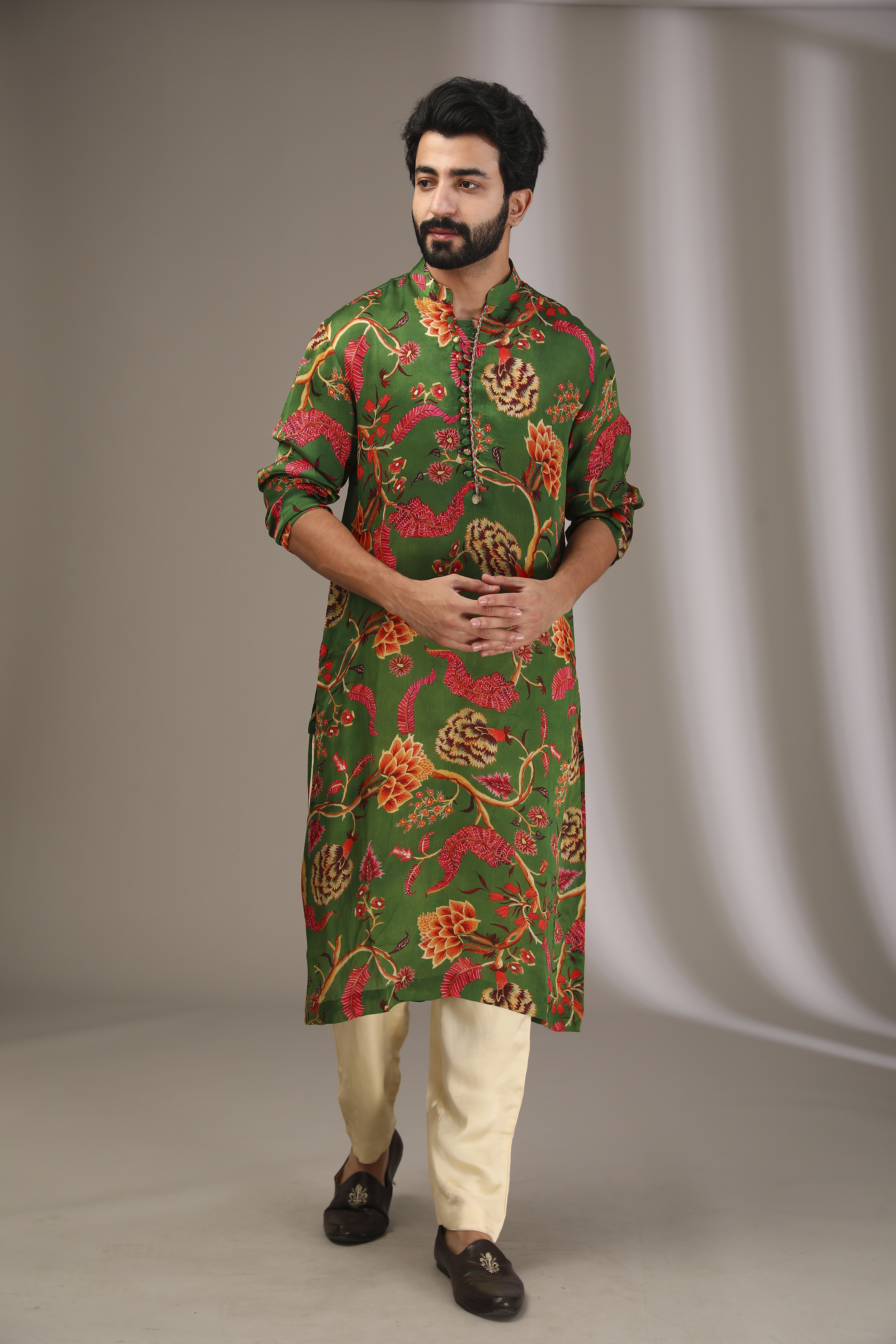 Green Satin Organza Printed Kurta Set by Mahima Mahajan Men at Pernia's Pop Up Shop