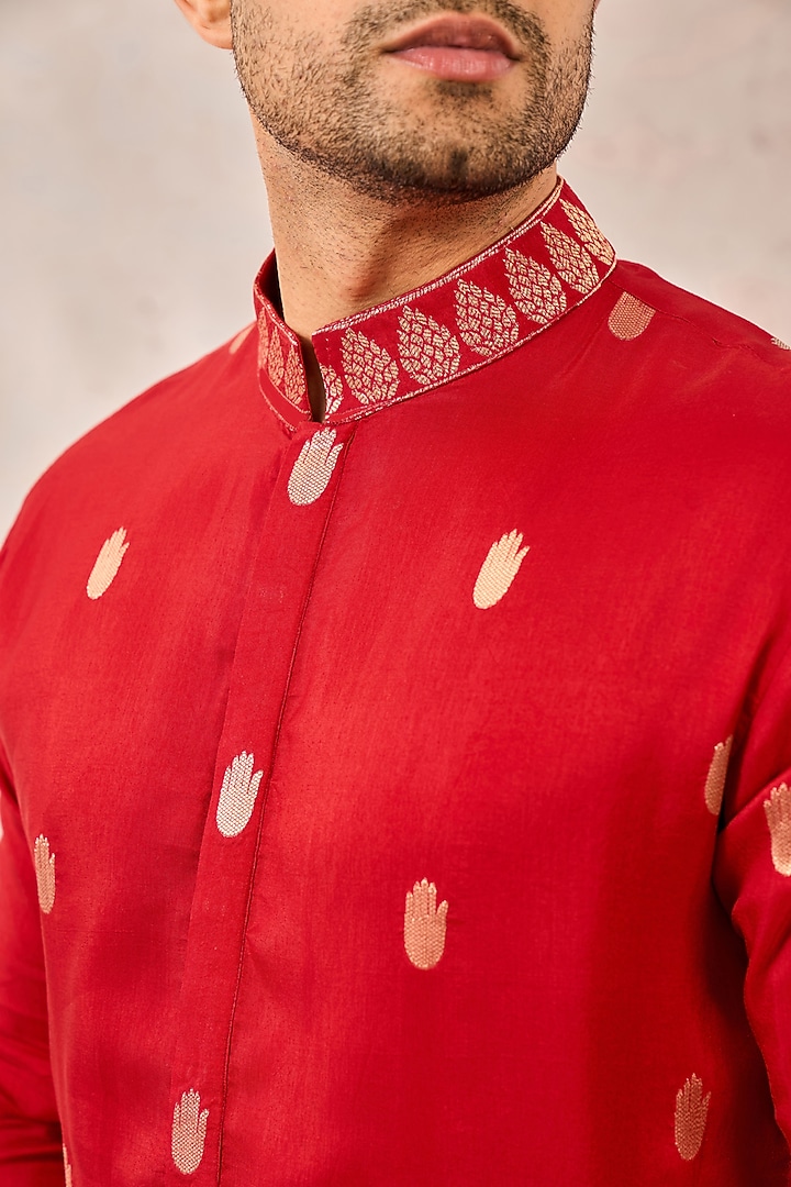 Red Jacquard Silk Embroidered Kurta by Masaba Men at Pernia's Pop Up Shop